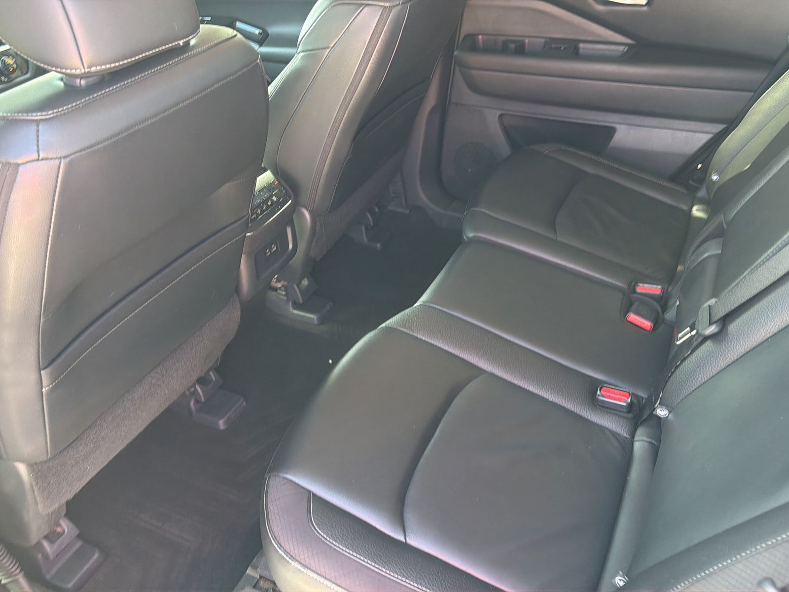 Used 2023 Nissan Pathfinder SL w/ Black Appearance Package FWD image 32