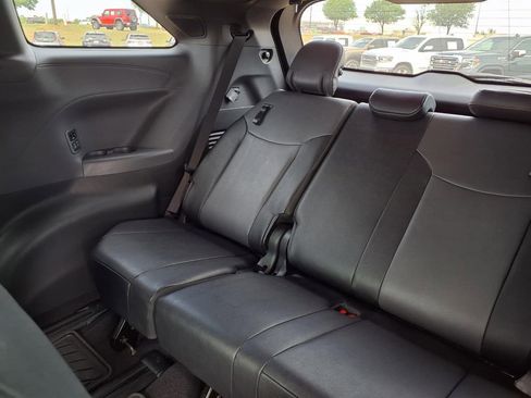 Used 2023 Toyota Sienna XSE w/ XSE Plus Package AWD/4WD image 12