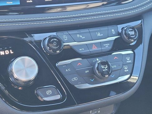 New 2026 Chrysler Pacifica Select FWD image 19