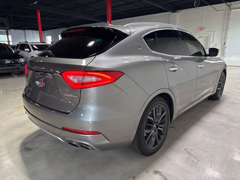 Used 2018 Maserati Levante GranLusso AWD/4WD image 6