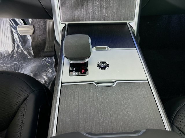 New 2026 Land Rover Range Rover Long Wheelbase SE AWD/4WD image 18