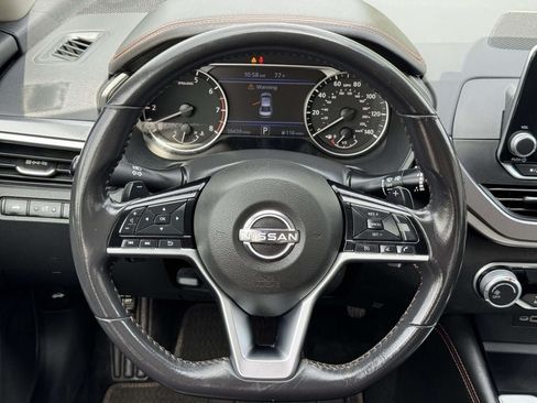Used 2024 Nissan Altima 2.5 SR FWD image 10