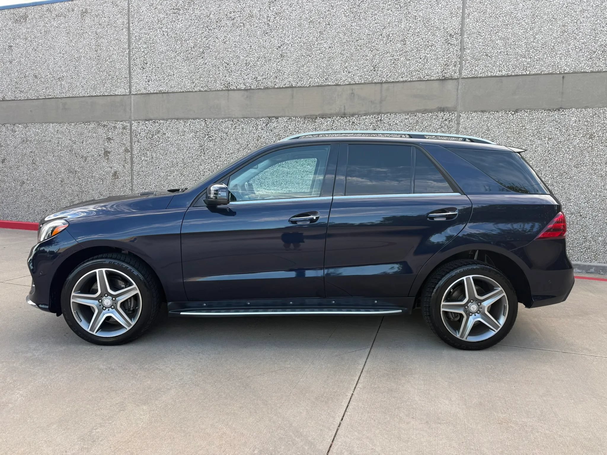 Used 2017 Mercedes-Benz GLE 400 4MATIC image 3