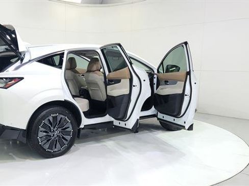 Certified 2025 Nissan Murano Platinum w/ Cargo Package image 12