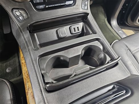 Used 2016 GMC Yukon XL Denali image 30