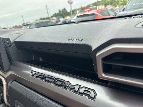 Used 2024 Toyota Tacoma TRD Off-Road AWD/4WD image 33