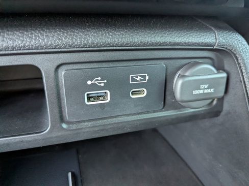 Used 2025 Honda Pilot Black Edition image 23