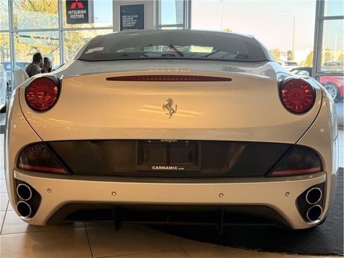 Used 2011 Ferrari California image 6