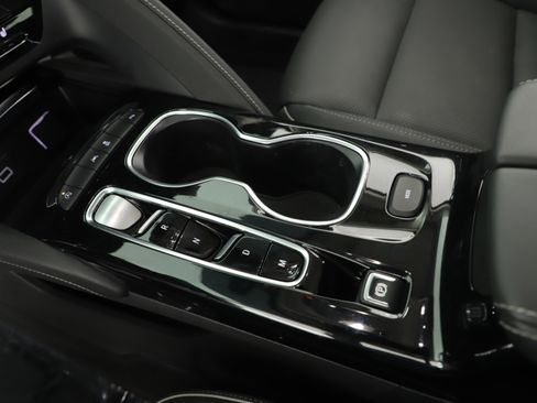 Used 2023 Buick Envision Essence image 16