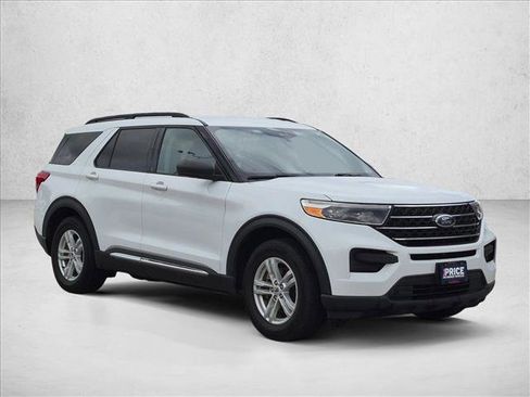 Used 2021 Ford Explorer XLT RWD image 3