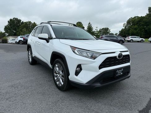 Used 2019 Toyota RAV4 XLE Premium FWD image 8