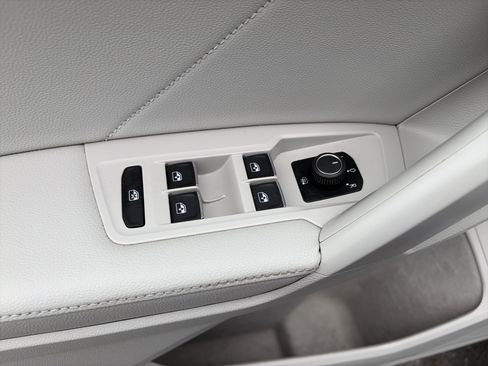 Used 2022 Volkswagen Tiguan SE image 15