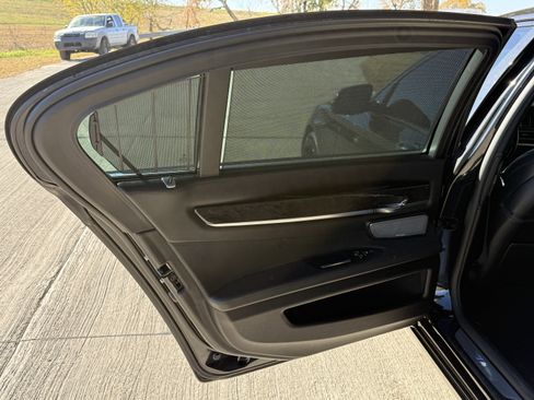 Used 2014 BMW 750Li image 33