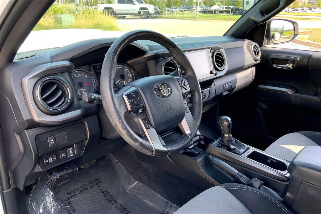 Used 2020 Toyota Tacoma TRD Sport w/ Exterior Package AWD/4WD image 12