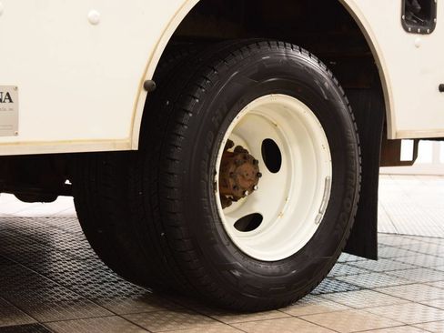 Used 2023 Ford E-450 and Econoline 450 Super Duty w/ Power Windows & Locks Group RWD image 15