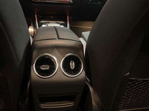 Used 2023 Mercedes-Benz GLB 250 image 9