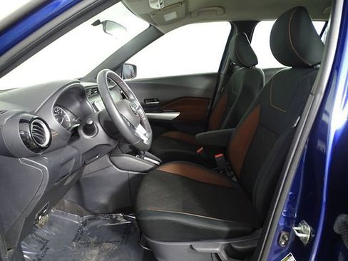 Used 2019 Nissan Kicks SR image 9