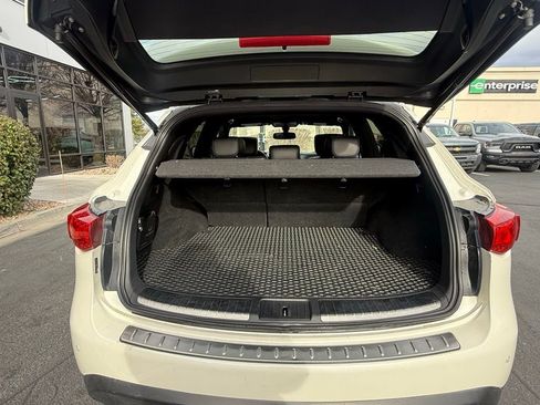 Used 2017 INFINITI QX70 AWD w/ Premium Package image 28