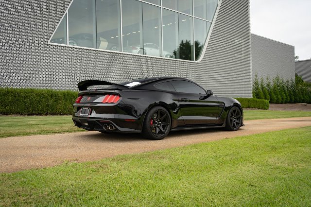 Used 2018 Ford Mustang Shelby GT350R w/ GT350R Equipment Group 920A RWD image 14