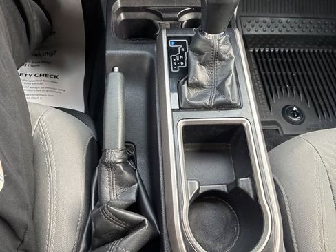 Used 2020 Toyota Tacoma SR5 AWD/4WD image 24