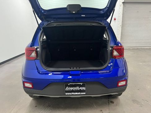 Used 2025 Hyundai Venue Limited FWD image 24