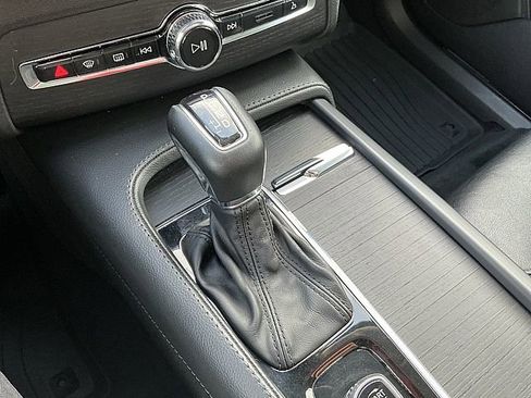 Used 2020 Volvo XC90 T5 Momentum w/ Protection Package Premier image 25