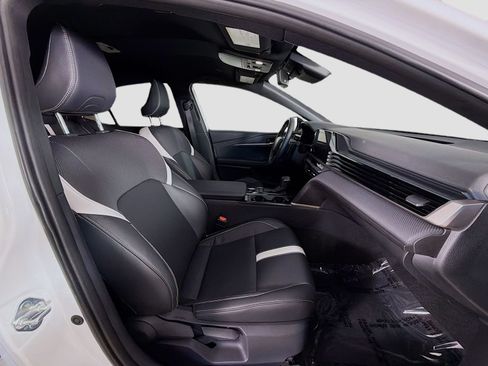 Used 2025 Toyota Camry SE w/ Convenience Package FWD image 28