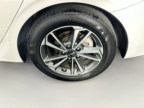 Used 2024 Kia Forte LXS image 11