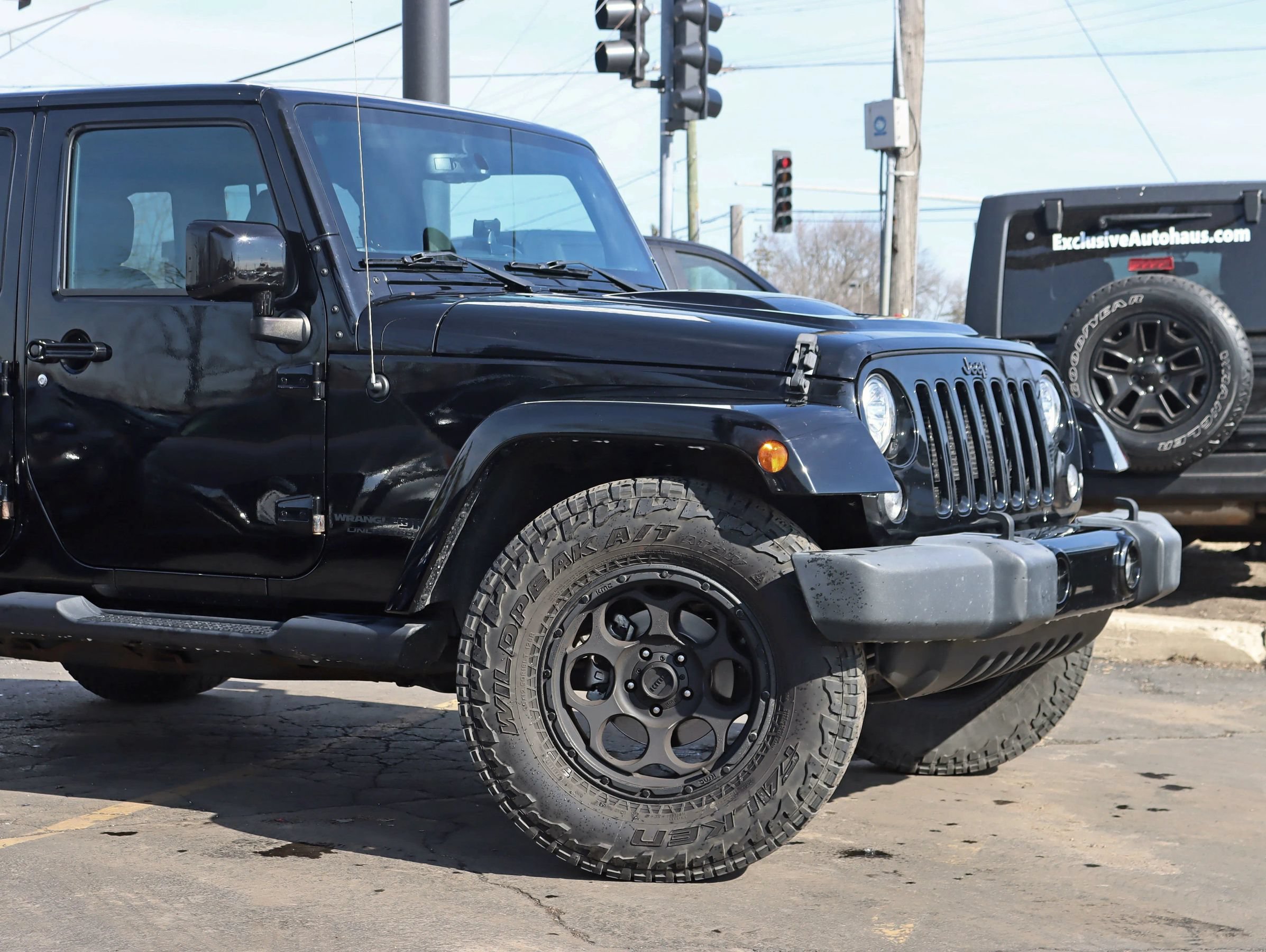 Used 2018 Jeep Wrangler Unlimited Sahara AWD/4WD image 4
