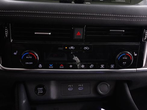 Used 2024 Nissan Rogue Platinum w/ Platinum Premium Package image 27