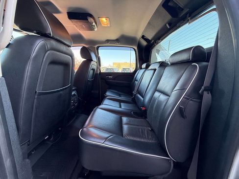 Used 2013 Chevrolet Avalanche LT image 18