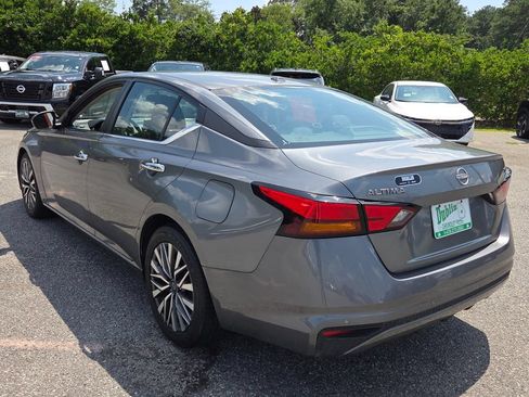 Certified 2023 Nissan Altima 2.5 SV FWD image 8