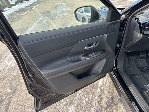 New 2026 Nissan Kicks SR w/ Cold Weather Package AWD/4WD image 39