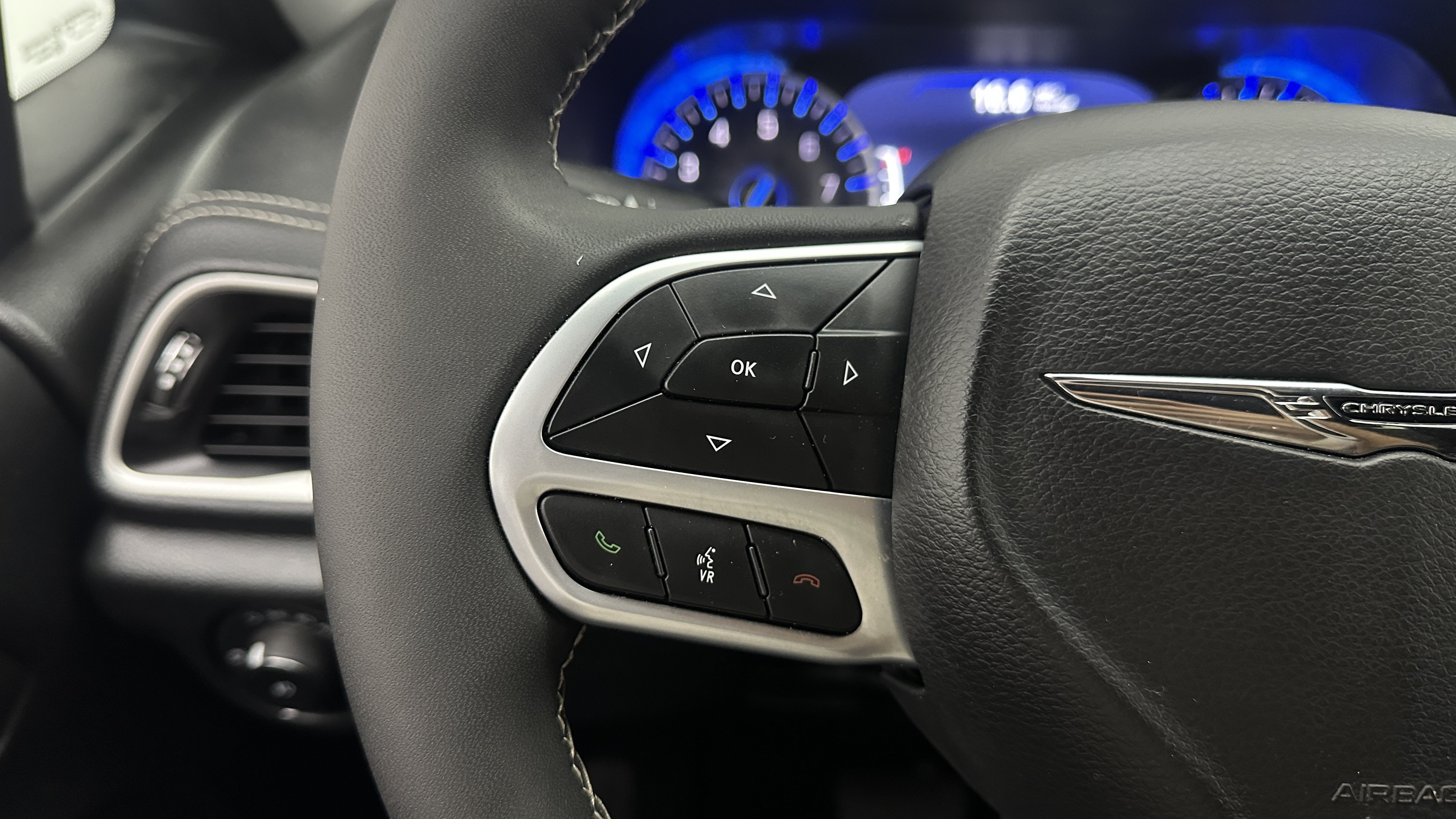 Used 2026 Chrysler Pacifica Select FWD image 19