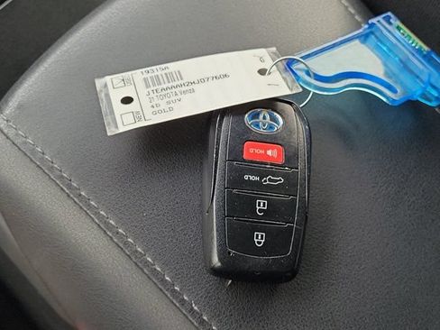 Used 2021 Toyota Venza LE AWD/4WD image 27