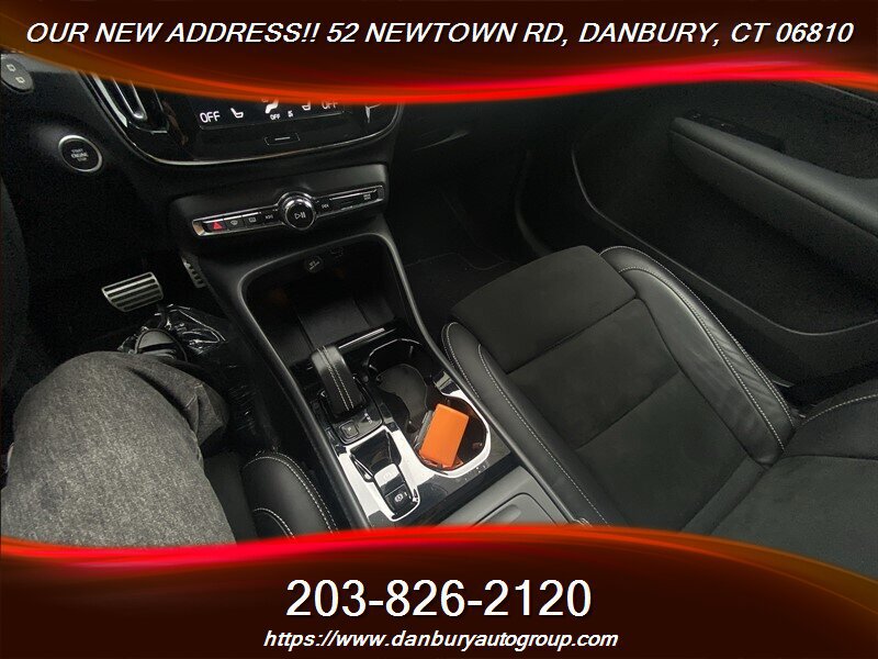 Used 2022 Volvo XC40 T5 R-Design AWD/4WD image 16