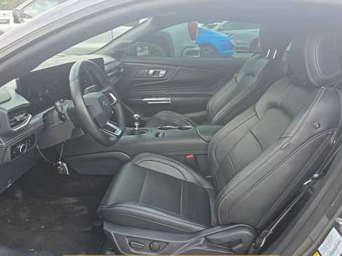 Used 2025 Ford Mustang GT Premium RWD image 9