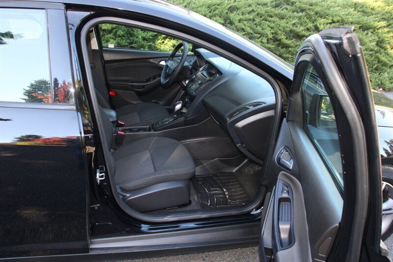 Used 2016 Ford Focus SE FWD image 14
