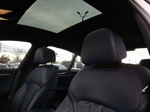 Used 2018 BMW M550i xDrive image 23