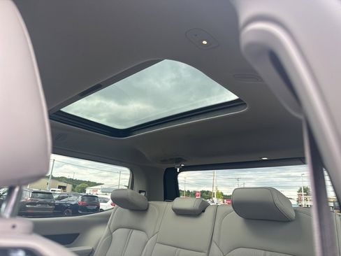 Used 2022 Jeep Wagoneer Series III w/ Premium Group I image 24