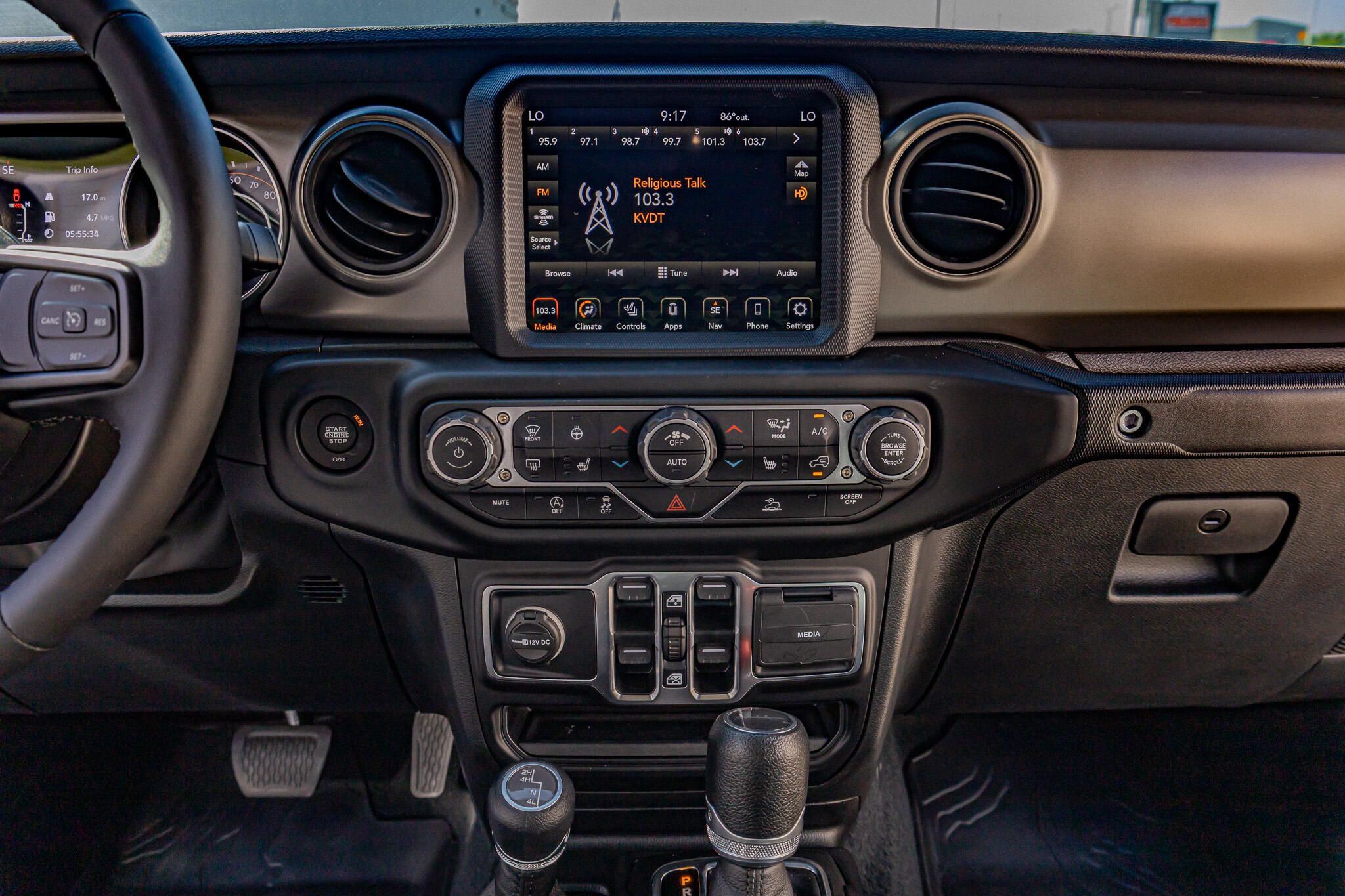Used 2023 Jeep Gladiator Sport AWD/4WD image 24