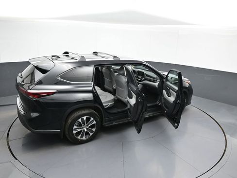 Used 2026 Toyota Highlander XLE image 47