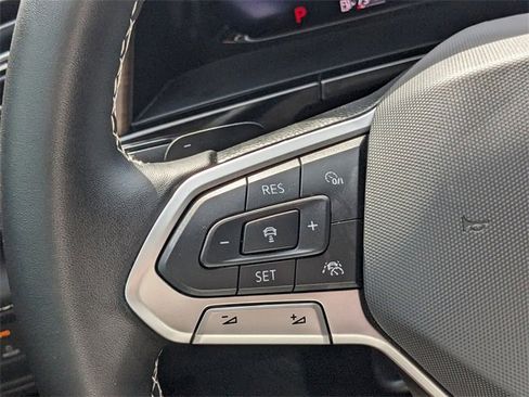 Used 2025 Volkswagen Atlas SE image 25