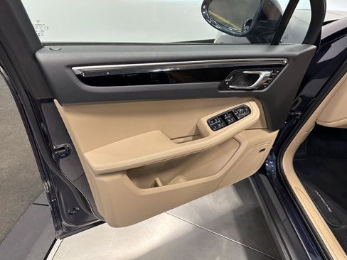 Used 2023 Porsche Macan AWD/4WD image 15