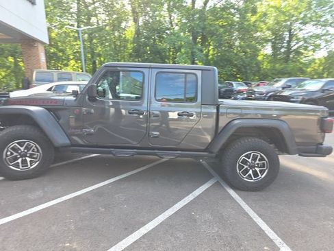 Used 2024 Jeep Gladiator Rubicon w/ Steel Bumper Group AWD/4WD image 4