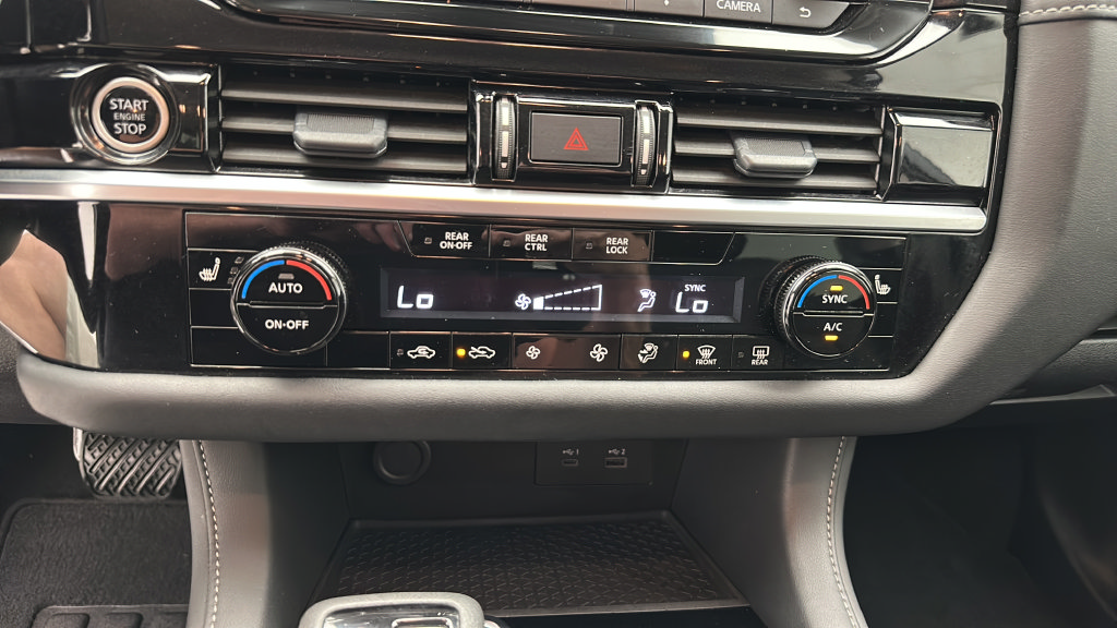 Used 2024 Nissan Pathfinder SV AWD/4WD image 16
