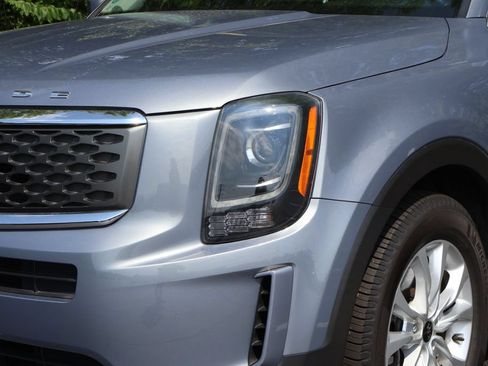 Used 2020 Kia Telluride LX AWD/4WD image 3