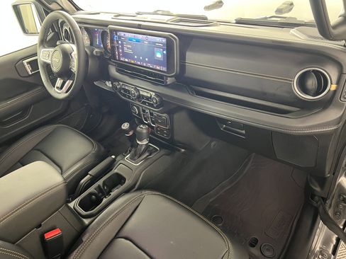 Used 2025 Jeep Wrangler Unlimited Sahara AWD/4WD image 26