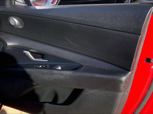 Used 2022 Hyundai Elantra SEL image 23