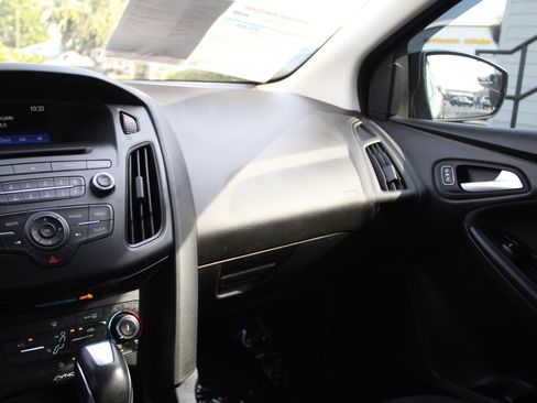 Used 2016 Ford Focus SE w/ SE Sport Package FWD image 28